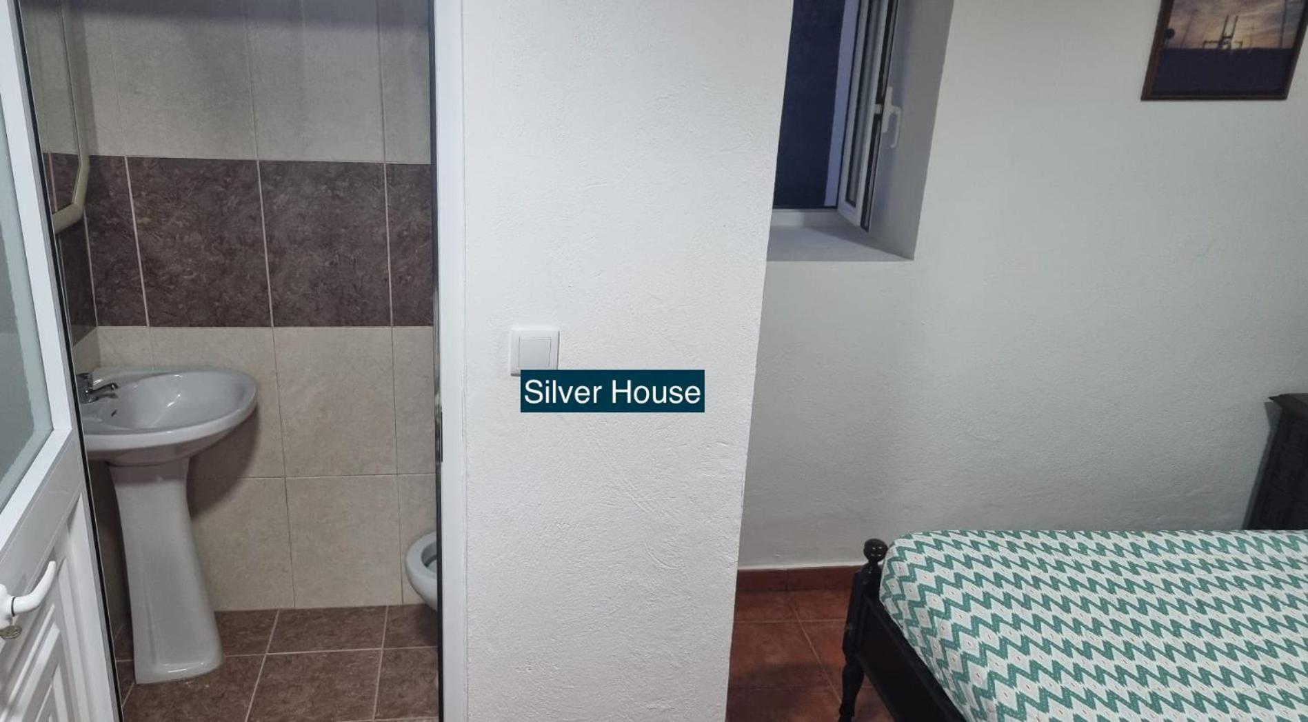 Golden House * Angra do Heroismo